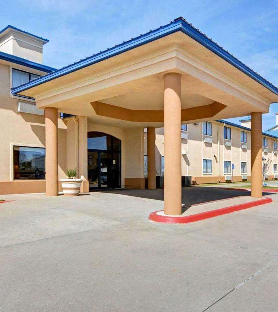  THE QUALITY INN & SUITES WICHITA FALLS OFFERS SPACIOUS GUEST ACCOMMODATIONS AND TOP AMENITIES