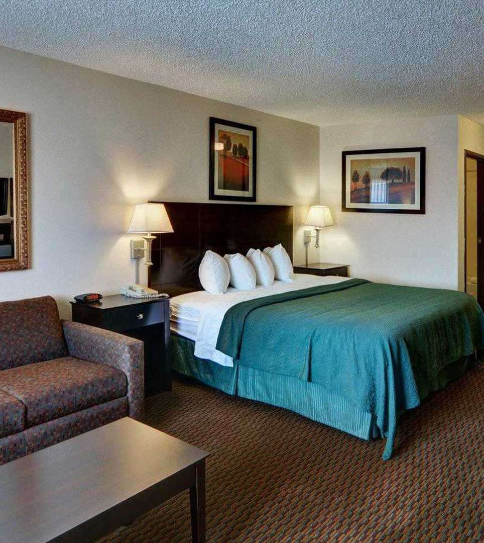  WICHITA FALLS, TEXAS GUEST ROOMS AND SUITES THAT ARE DESIGNED WITH GUEST COMFORT IN MIND